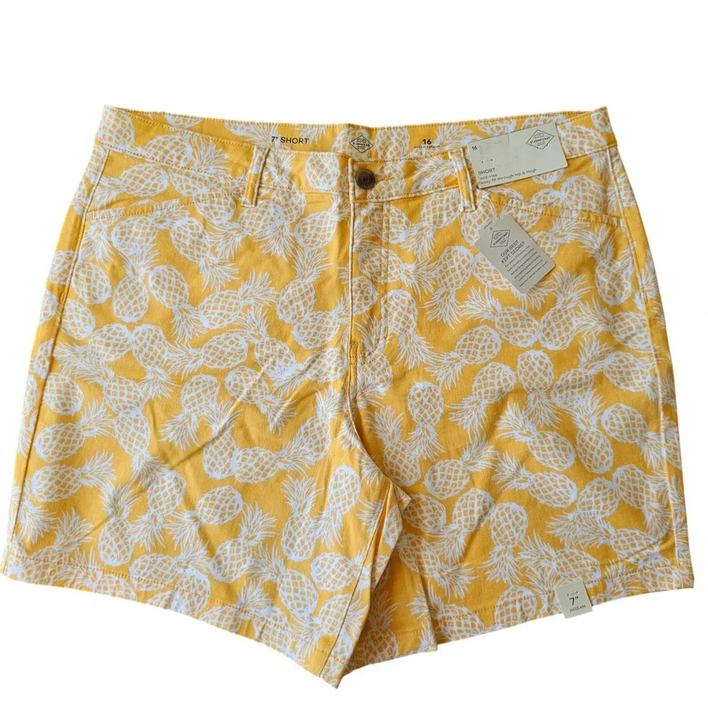 St Johns Bay Womens Yellow Pineapple Print Mid Rise 7 Inch Shorts Size 16 NWT